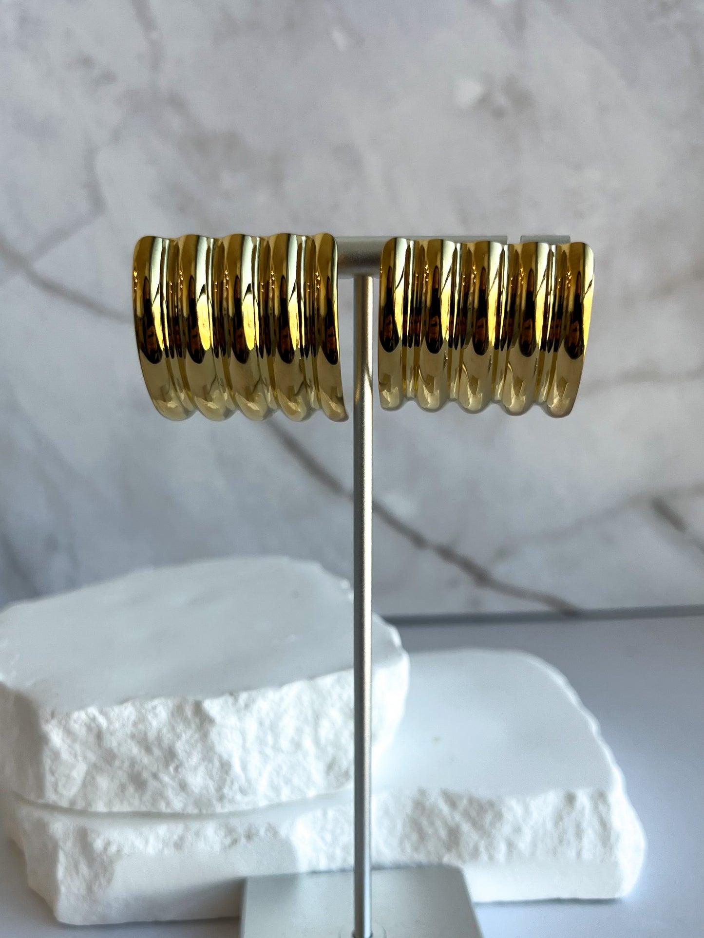 Vintage ribbed earrings