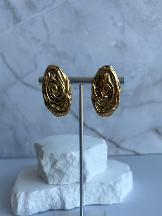 Gold swirl earrings