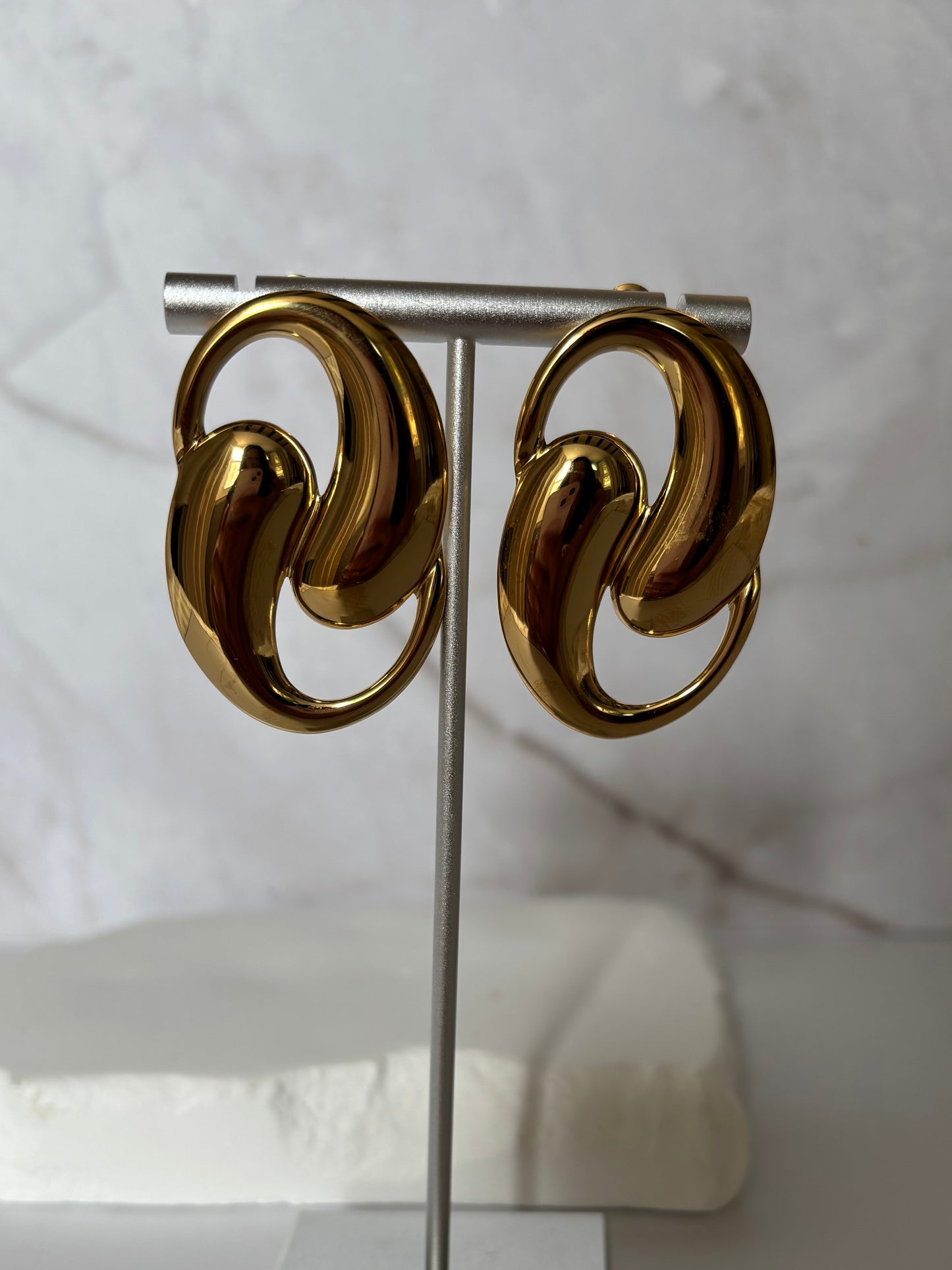 Twisted waterdrop earrings