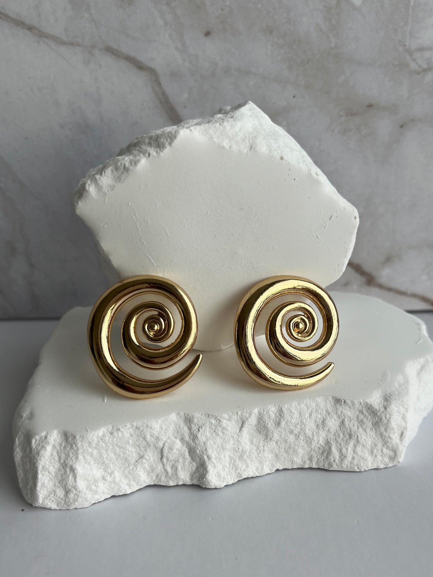 IT girl swirl earrings